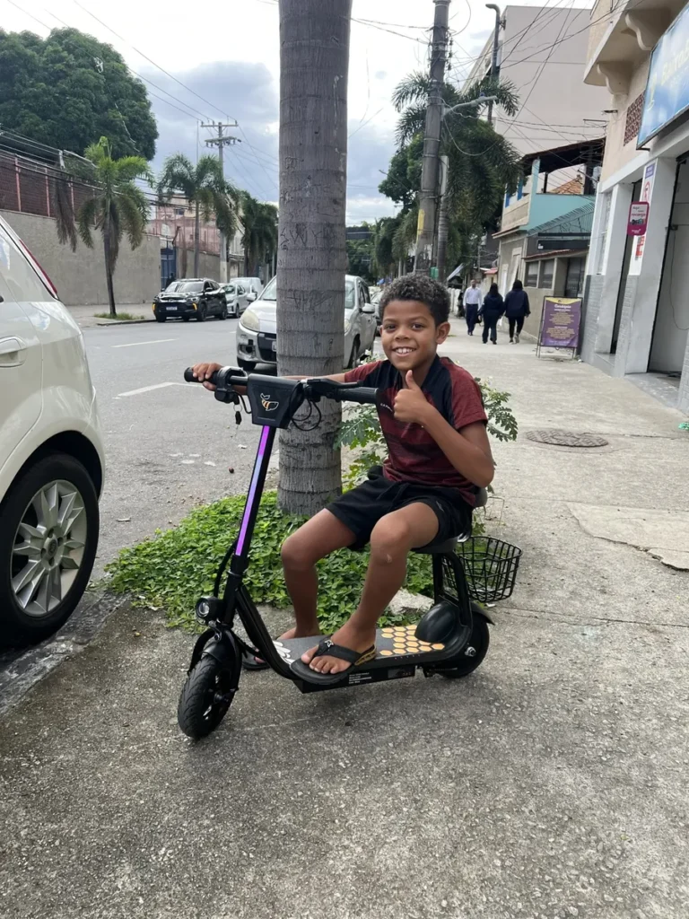Honeywhale JL006 Scooter Elétrico Infantil com Luzes RGB Bluetooth Motor 300W Bateria 3.6Ah e Kit de Proteção photo review