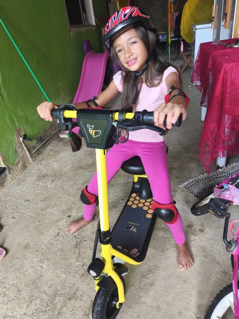 Honeywhale JL006 Scooter Elétrico Infantil com Luzes RGB Bluetooth Motor 300W Bateria 3.6Ah e Kit de Proteção photo review