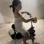 Honeywhale JL005 Scooter Elétrico Infantil com Alto-falante Bluetooth Motor 350W Bateria 3.6Ah Cesta Dupla photo review